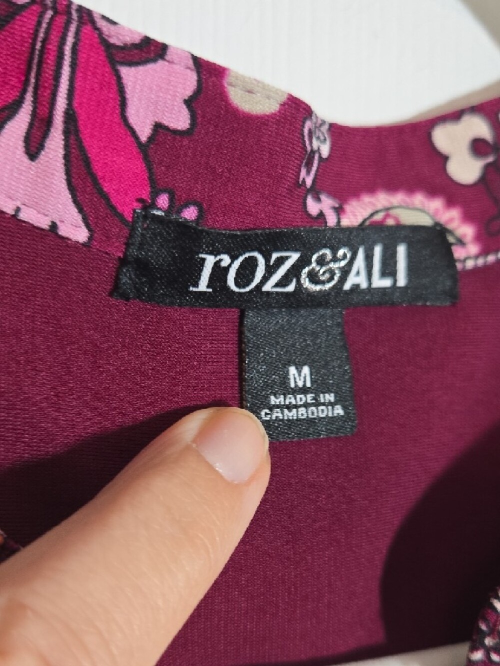 Roz & Ali Paisley Henley Tunic in Berry and Pink Size Medium - Picture 2 of 6